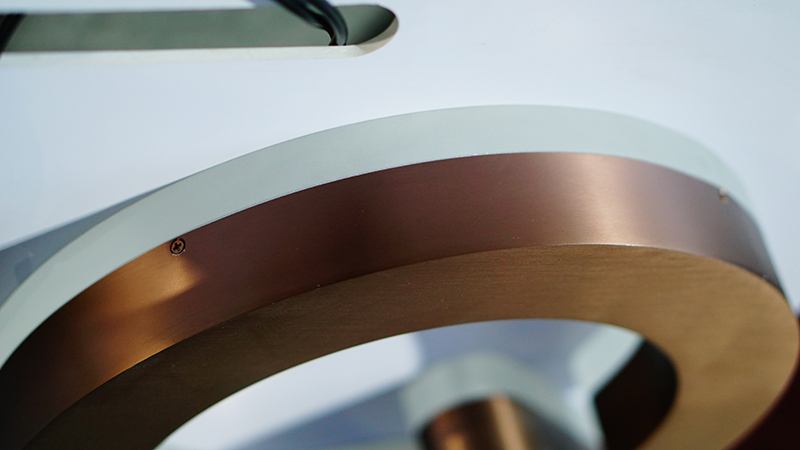 大型楼顶麻豆TV在线观看使用镀锌板还是铝板比较好？