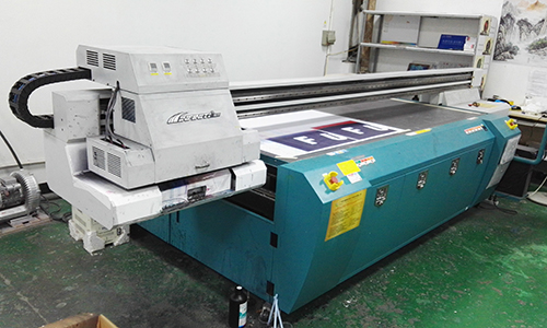 UV平板喷绘机 UV平板喷绘机