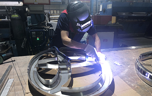 麻豆久久成人大片标识LED麻豆TV在线观看介绍:LED麻豆TV在线观看字面铝板的布局 麻豆久久成人大片标识LED麻豆TV在线观看介绍:LED麻豆TV在线观看字面铝板的布局