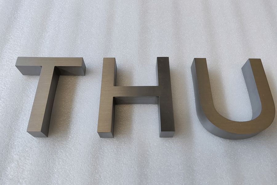 吸塑麻豆TV在线观看与金属字有哪些区别？ 