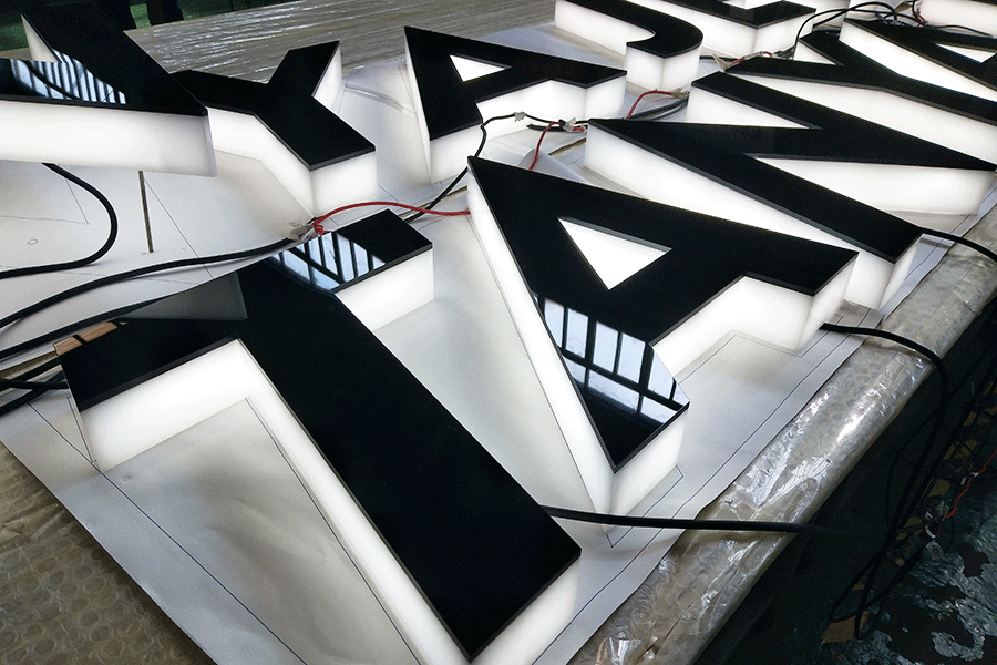 浅析不锈钢麻豆TV在线观看与亚克力字的优劣势和区别