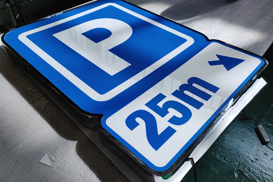 不锈钢字和不锈钢镂空灯箱有哪些主要区别？