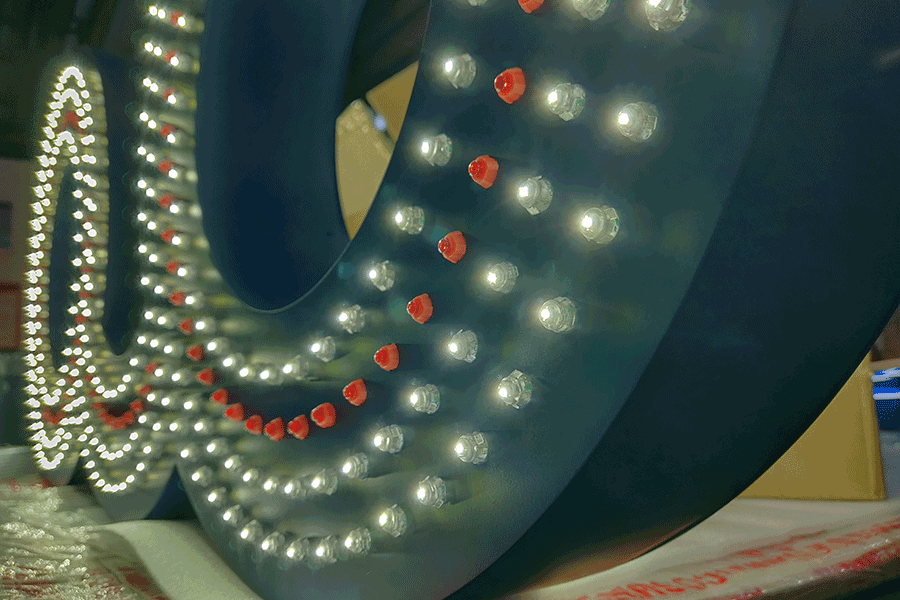 外露冲孔字标识标牌制作有哪些优势特征？