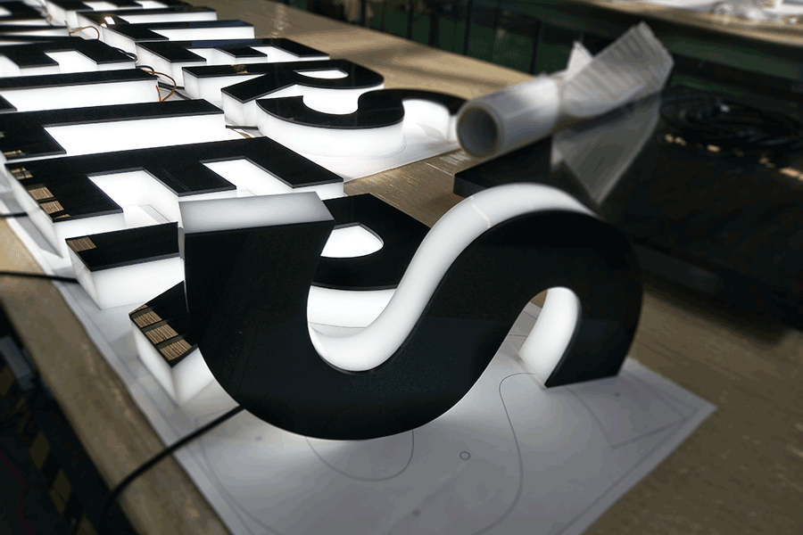 制作亚克力字发光标识有什么优势？