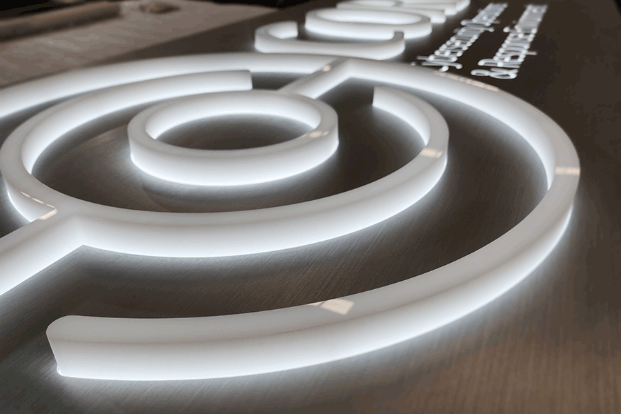 LED围边字设计制作有什么特征？